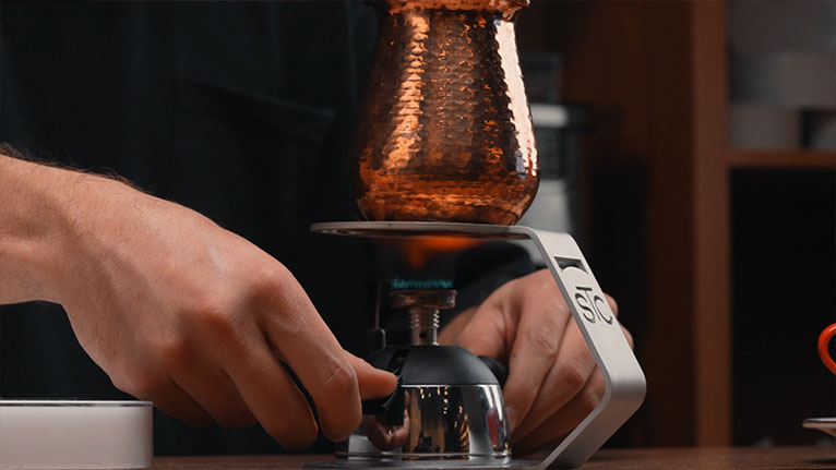 چطور قهوه ترک روی گاز درست کنیم؟